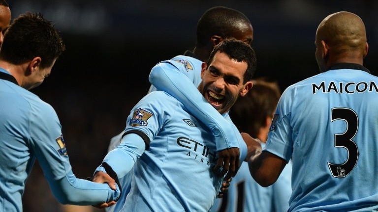 Tevez: &ldquo;Os elogios de Mancini a Van Persie nos motivaram&rdquo;