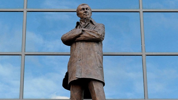 A est&aacute;tua de Ferguson em Old Trafford