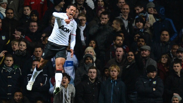 Javier Chicharito Hern&aacute;ndez: fundamental para a virada do Manchester United contra o Aston Villa (Foto: AFP PHOTO/ANDREW YATES)