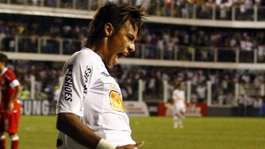 Neymar disputa novamente gol mais bonito do ano [v&iacute;deo]