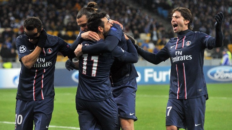 Com dois de Lavezzi, PSG vence e est&aacute; classificado