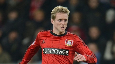 Leverkusen domina Schalke e ajuda Bayern Munique