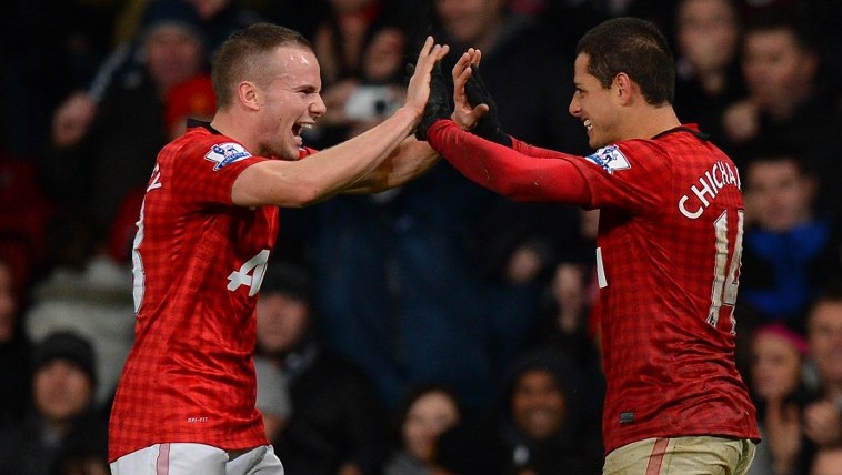 Endiabrados! United vira nos acr&eacute;scimos e dispara no topo