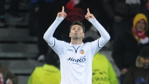 Jonas resgata o Valencia no &uacute;ltimo lance e alivia crise