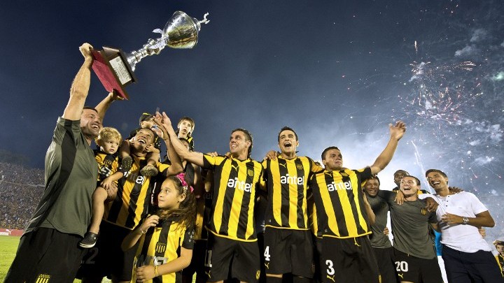 Festa carbonera: Peñarol é campeão do Torneo Apertura