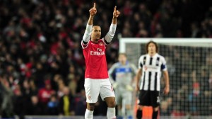 Instinto matador: Walcott faz três e Arsenal goleia Newcastle