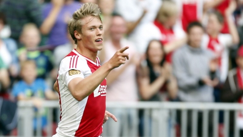 Mais que especial: Ajax fatura cl&aacute;ssico e tira PSV da lideran&ccedil;a