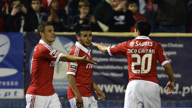 Voando: Benfica passa fácil pelo Estoril e mantém liderança