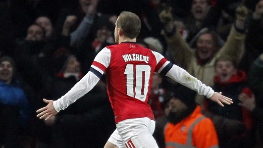 Wenger pede cautela com uso exagerado de Wilshere