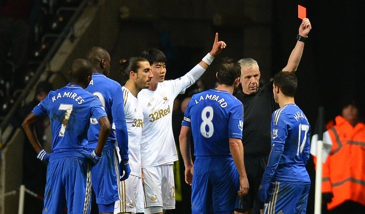 Hazard pede desculpas a gandula e n&atilde;o ser&aacute; investigado