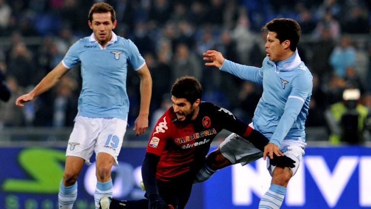 Lazio pena contra o Cagliari, mas arranca a vitória no fim