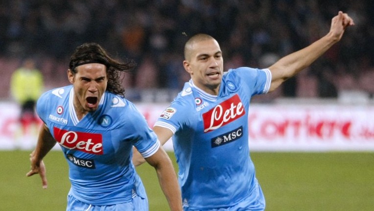 Completo! Cavani anota hat-trick e Napoli massacra a Roma