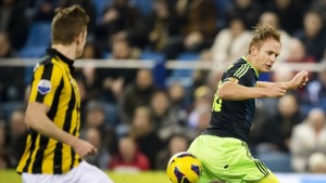 Ajax e Twente tropeçam e PSV assume dianteira