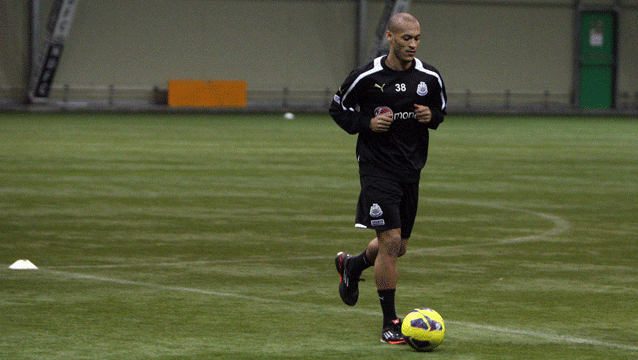 Franceses do Newcastle: falem inglês ou sejam punidos