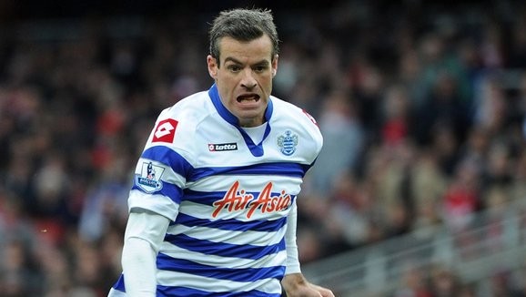 Vida dupla? Zagueiro do QPR, Nelsen &eacute; o novo t&eacute;cnico do Toronto FC