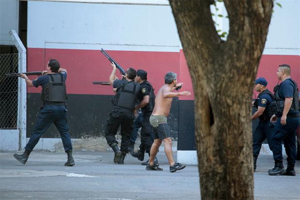 Outra vez, a viol&ecirc;ncia