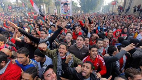 Ultras do Al Ahly protestam contra pris&atilde;o de torcedores