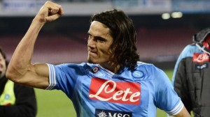 Sempre ele: Cavani decide e Napoli se aproxima da Juve