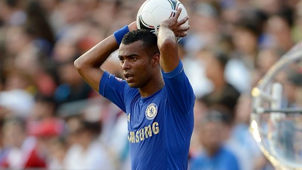 Senador que fica: Ashley Cole renova com o Chelsea