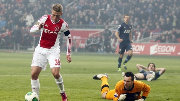 Fischer &eacute; decisivo e Ajax derrota arquirrival Feyenoord