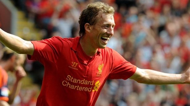 Liverpool amplia contrato de Lucas, pe&ccedil;a-chave para o clube