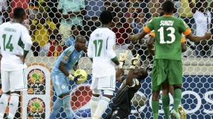 Com gol de goleiro, Zâmbia arranca empate com Nigéria