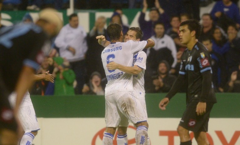 Recuperado, V&eacute;lez passa f&aacute;cil pelo Iquique e vence a primeira