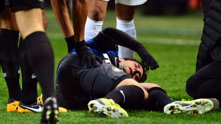 Milito sofre lesão no joelho e não joga mais nesta temporada