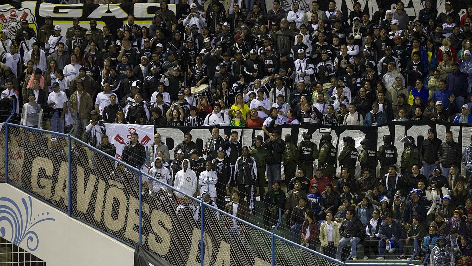 Torcida corintiana em Oruro (Foto: Daniel Augusto Jr./Ag&ecirc;ncia Corinthians)