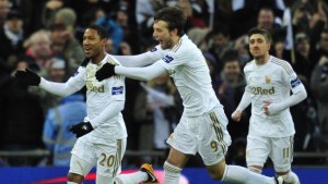 Aqui não! Swansea espanta zebra e leva Copa da Liga