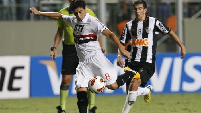 Copa Libertadores: Galo derruba S&atilde;o Paulo