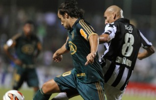 Desatento, Palmeiras perde do Libertad em Asunción