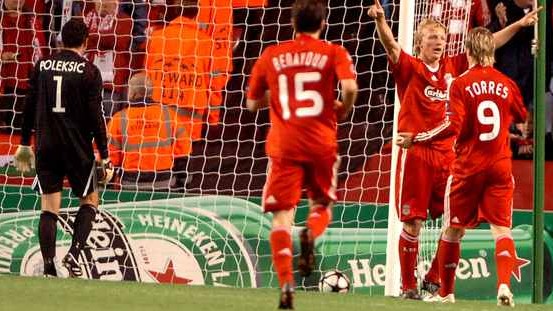 Goleiro é pago para tomar três do Liverpool, mas toma só um
