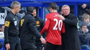 Van Persie sofre lesão no quadril, mas não preocupa