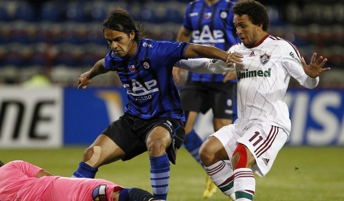 Flu vence e mant&eacute;m campanha 100% de visitantes no Grupo 8