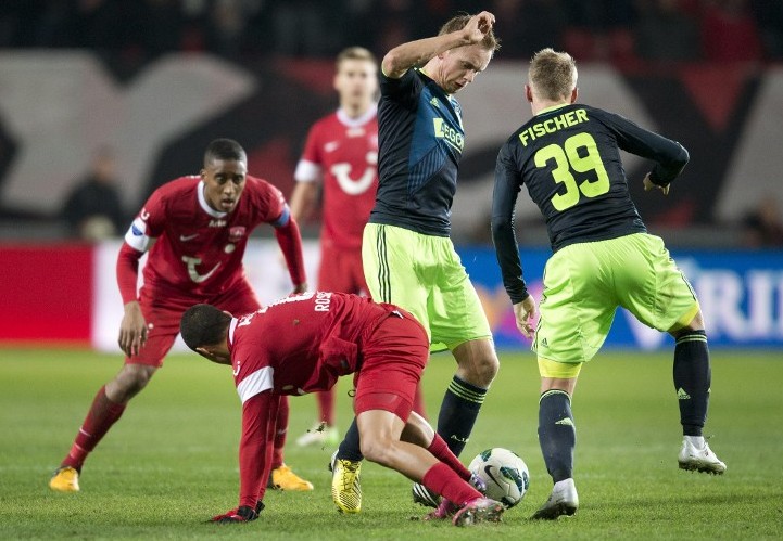 Ajax vence Twente, mas PSV segue l&iacute;der na Holanda