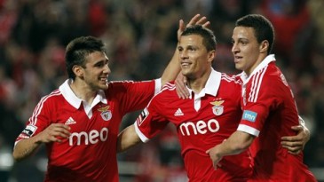 Brasileiro marca três e Benfica passeia contra Rio Ave