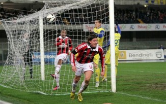 Em campo molhado, Milan vence Chievo por placar mínimo