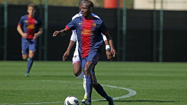 Um ano ap&oacute;s transplante, Abidal volta a atuar pelo Bar&ccedil;a