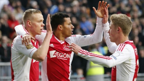 Novo l&iacute;der: Ajax vence e assume lideran&ccedil;a da Eredivisie