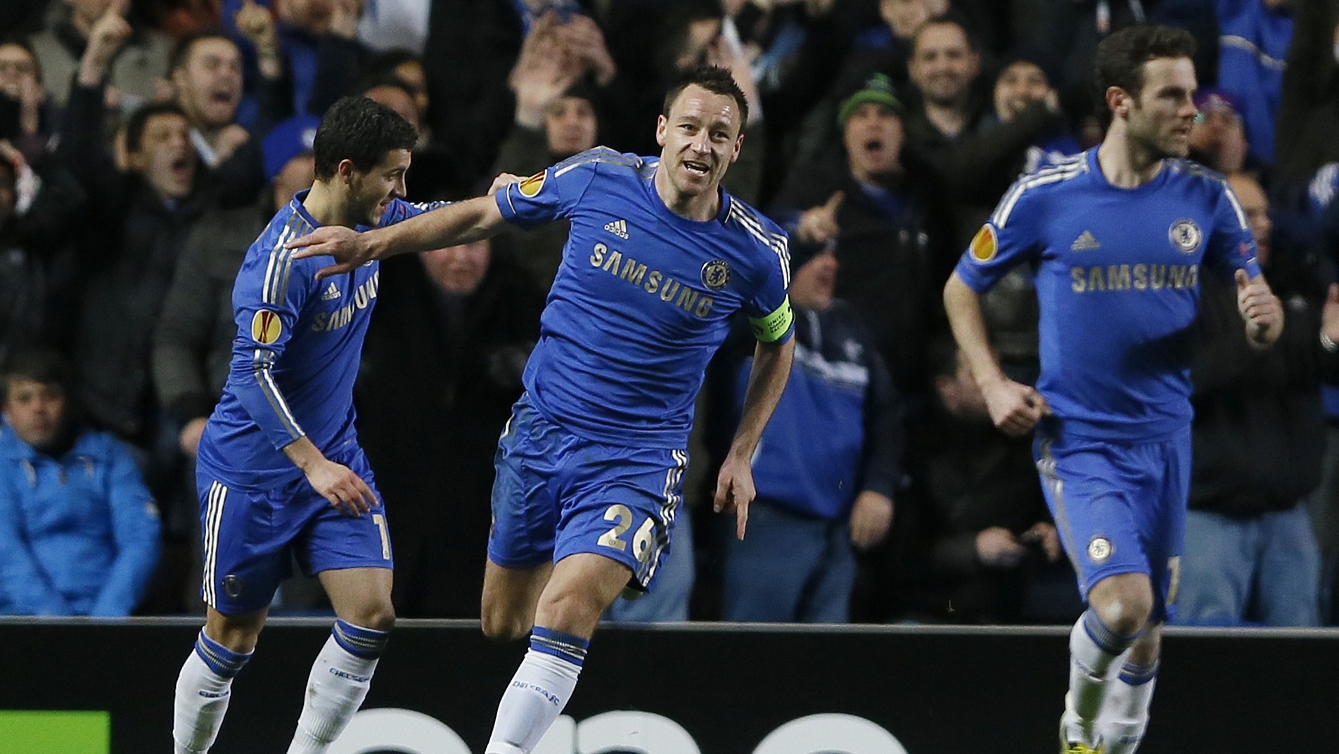 Domina&ccedil;&atilde;o inglesa: Chelsea e Newcastle avan&ccedil;am na LE