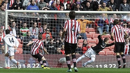 Athletic Bilbao vence e piora semana ruim do Valencia