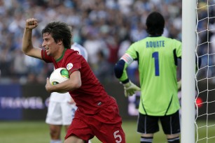 Nos acréscimos, Portugal se salva de derrota em Israel