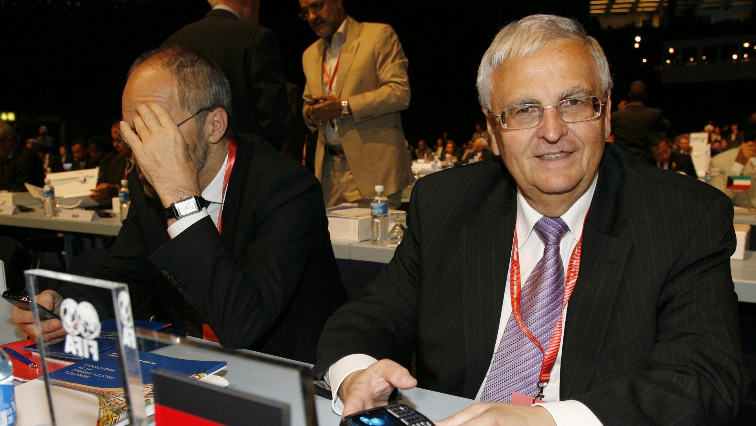 Theo Zwanziger, ex-presidente da Federa&ccedil;&atilde;o Alem&atilde;, comanda as mudan&ccedil;as na Fifa (KEYTONE/Steffen Schmidt)