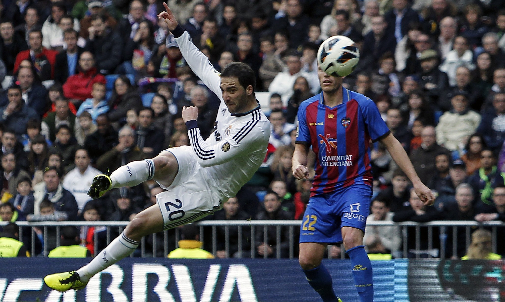 A passeio, Real Madrid se poupa e ainda assim massacra