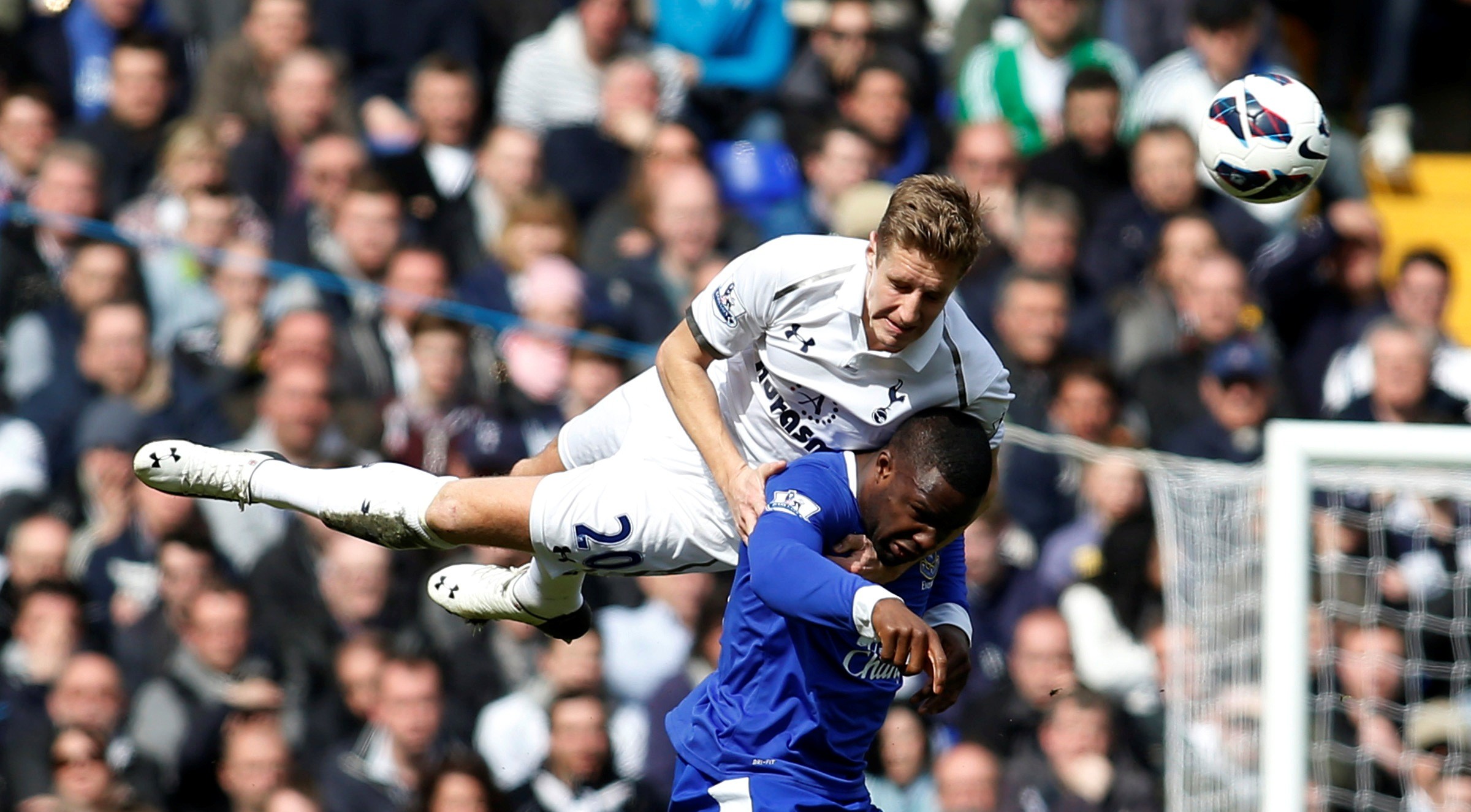 Tottenham e Everton empatam e fervem a disputa pelo Top 4