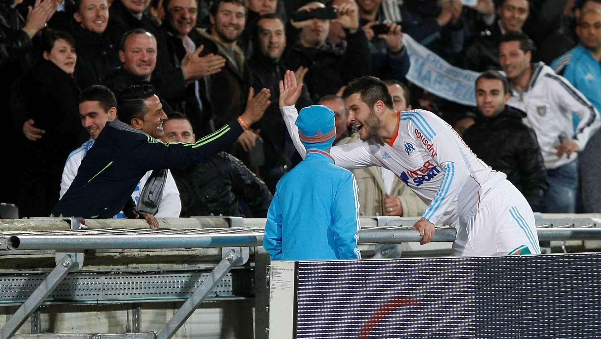 Caneleiro, eu? Gignac decide e Marseille relaxa em segundo