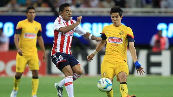 Reflexos de um Supercl&aacute;sico: o de cima sobe e o de baixo desce