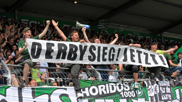 Torcida do Greuther F&uuml;rth na Alemanha: rivalidade acirrada com o N&uuml;rnberg