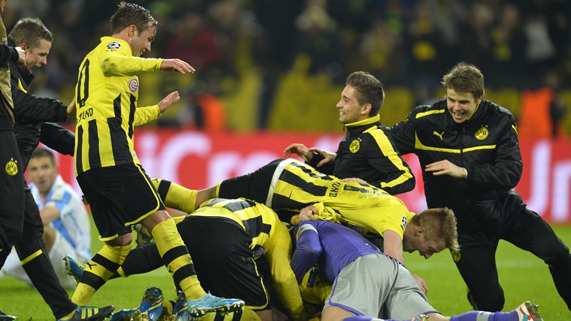 Celebra&ccedil;&atilde;o merecida: o jovem time do Dortmund mostrou, de novo, muita for&ccedil;a